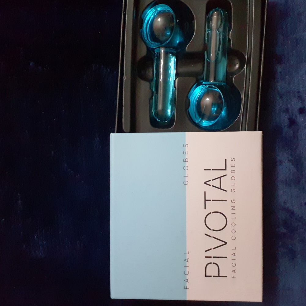 Pivotal Facial Cooling Globes